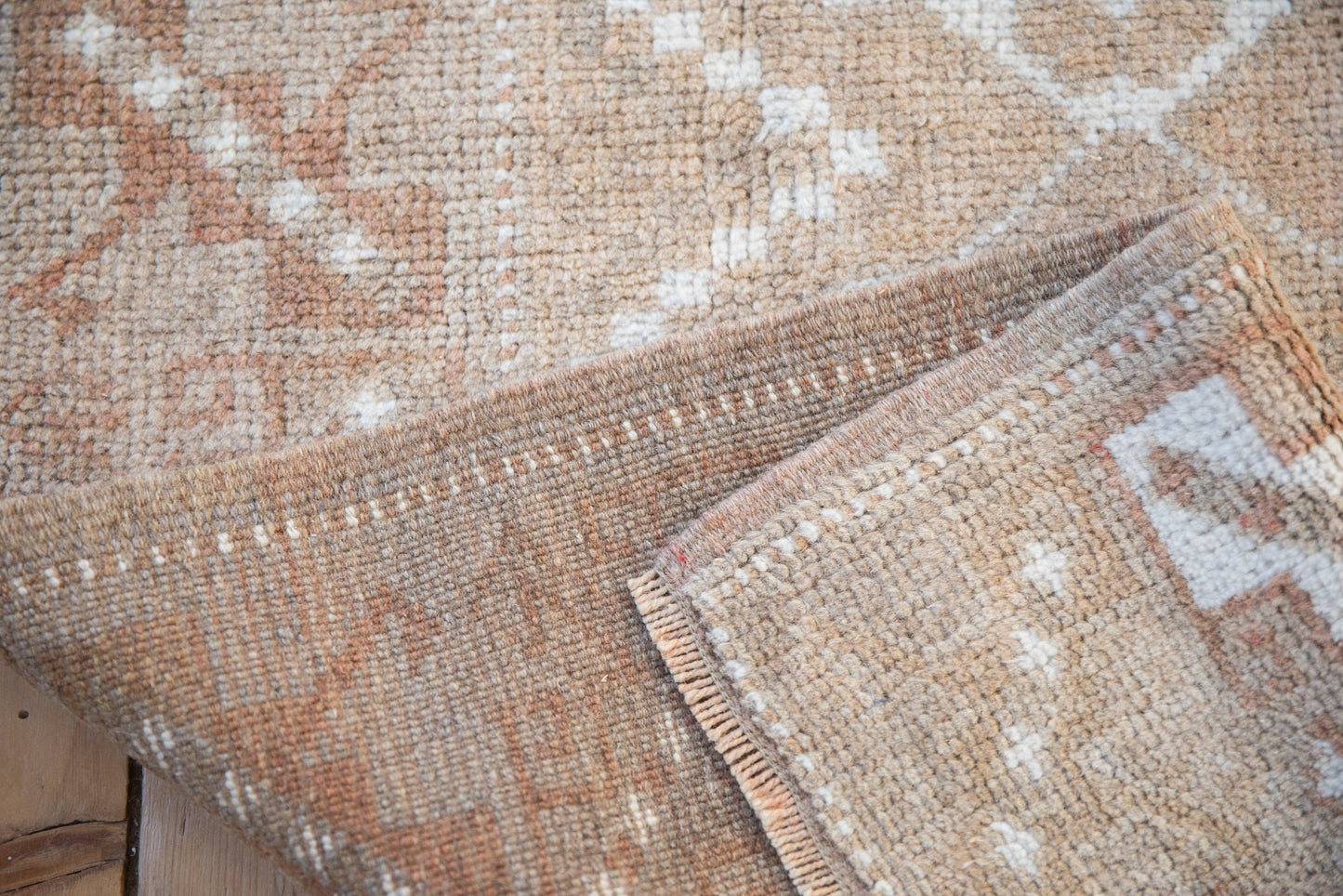 2.5x4 Vintage Distressed Melas Rug