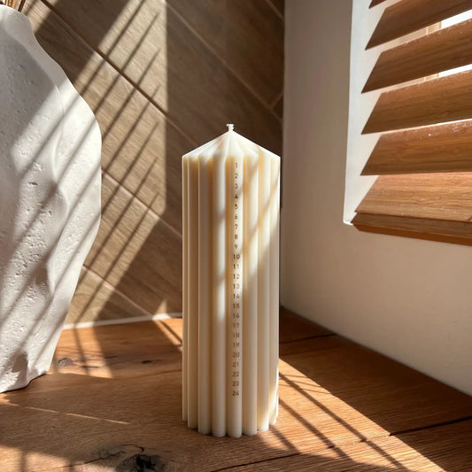 Classic Calendar Candle
