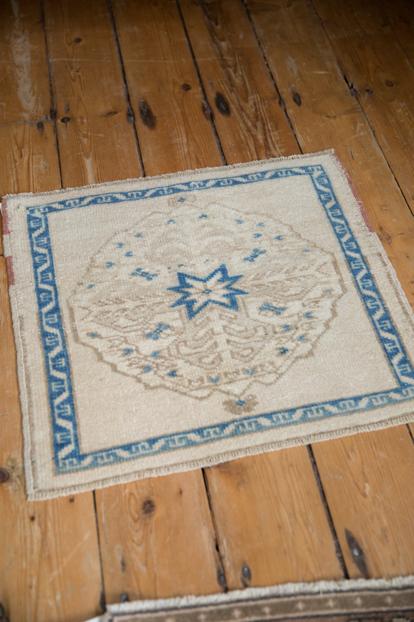 1.5x2 Vintage Distressed Oushak Square Rug Mat
