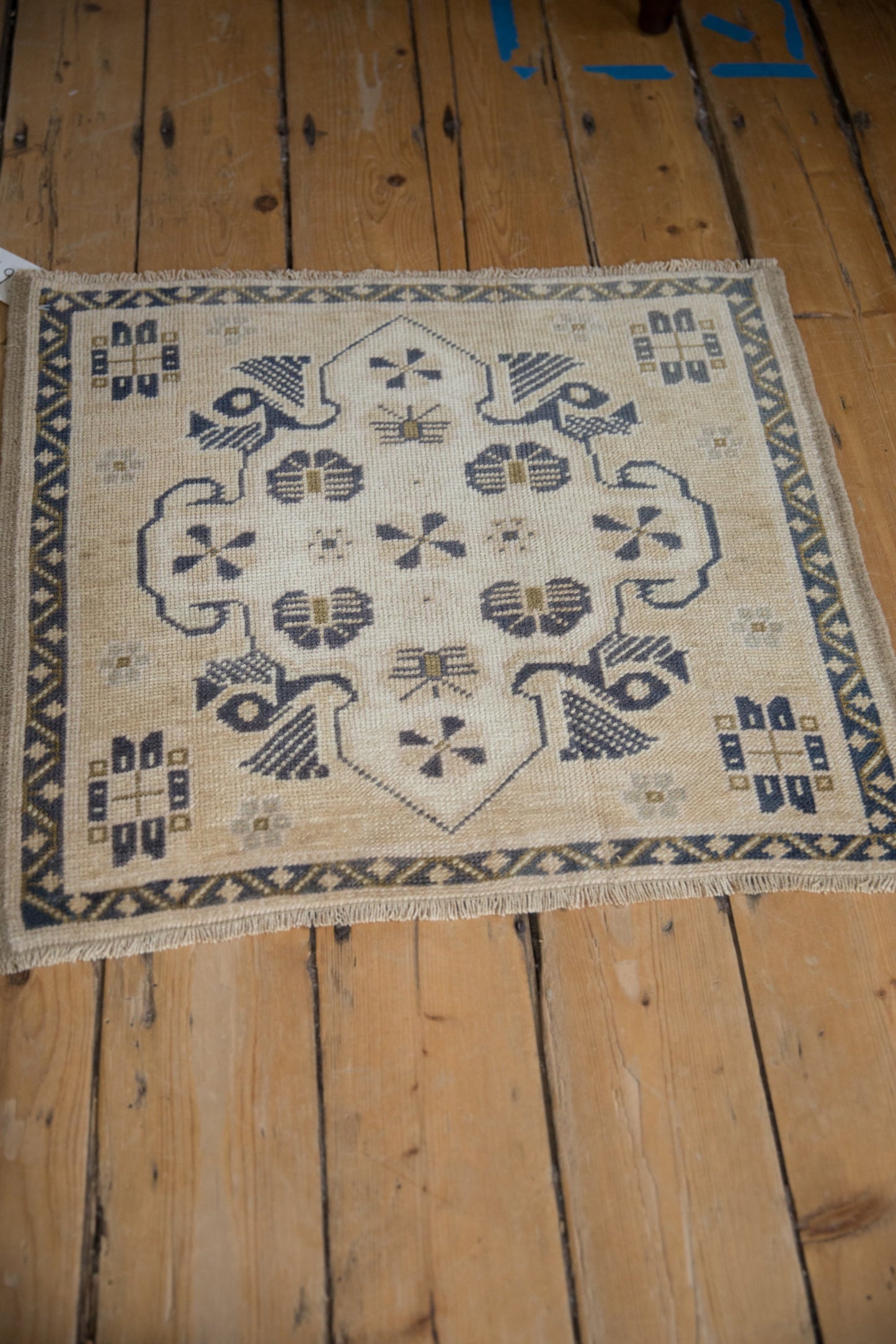 2x2.5 Vintage Distressed Oushak Square Rug Mat
