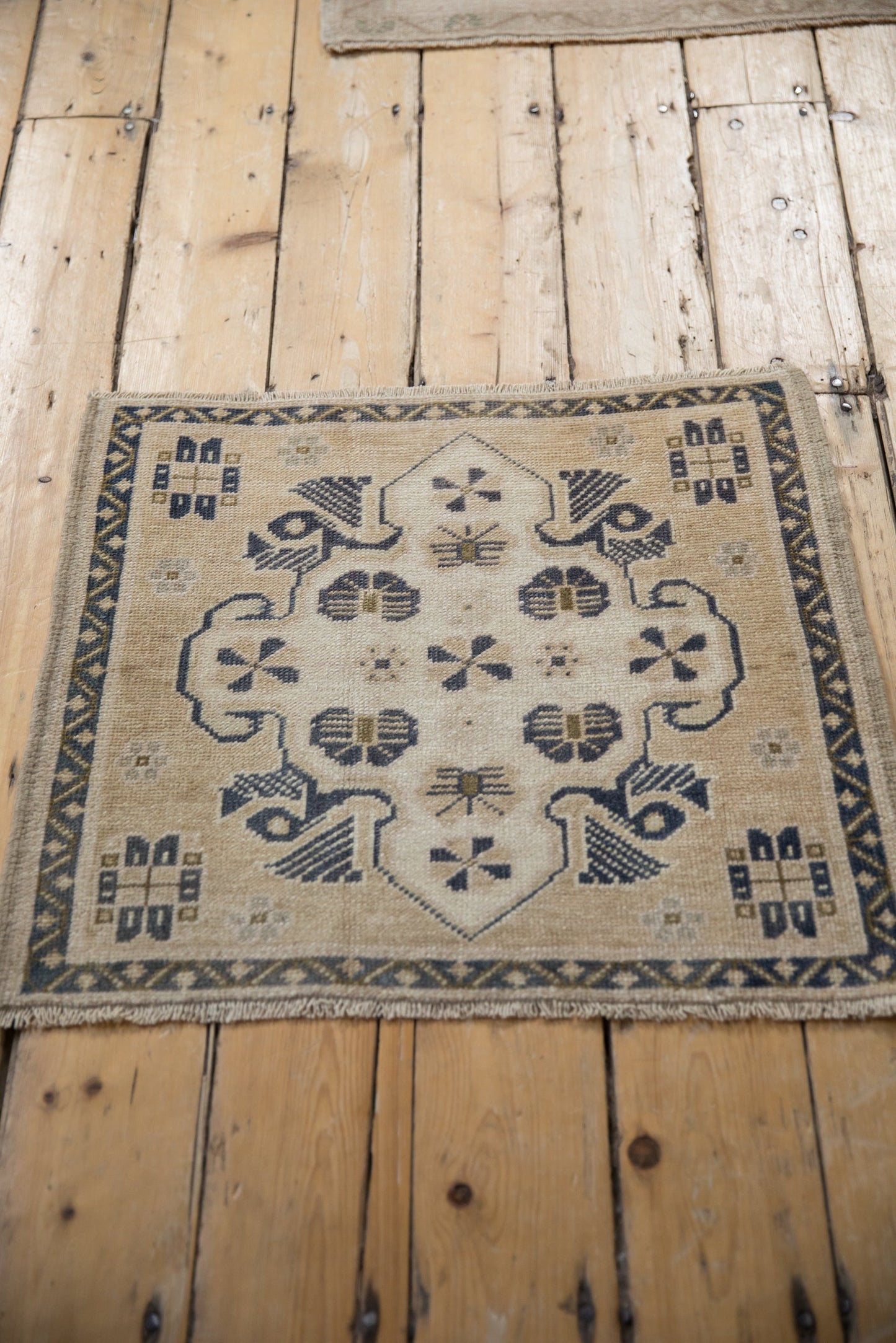 2x2.5 Vintage Distressed Oushak Square Rug Mat