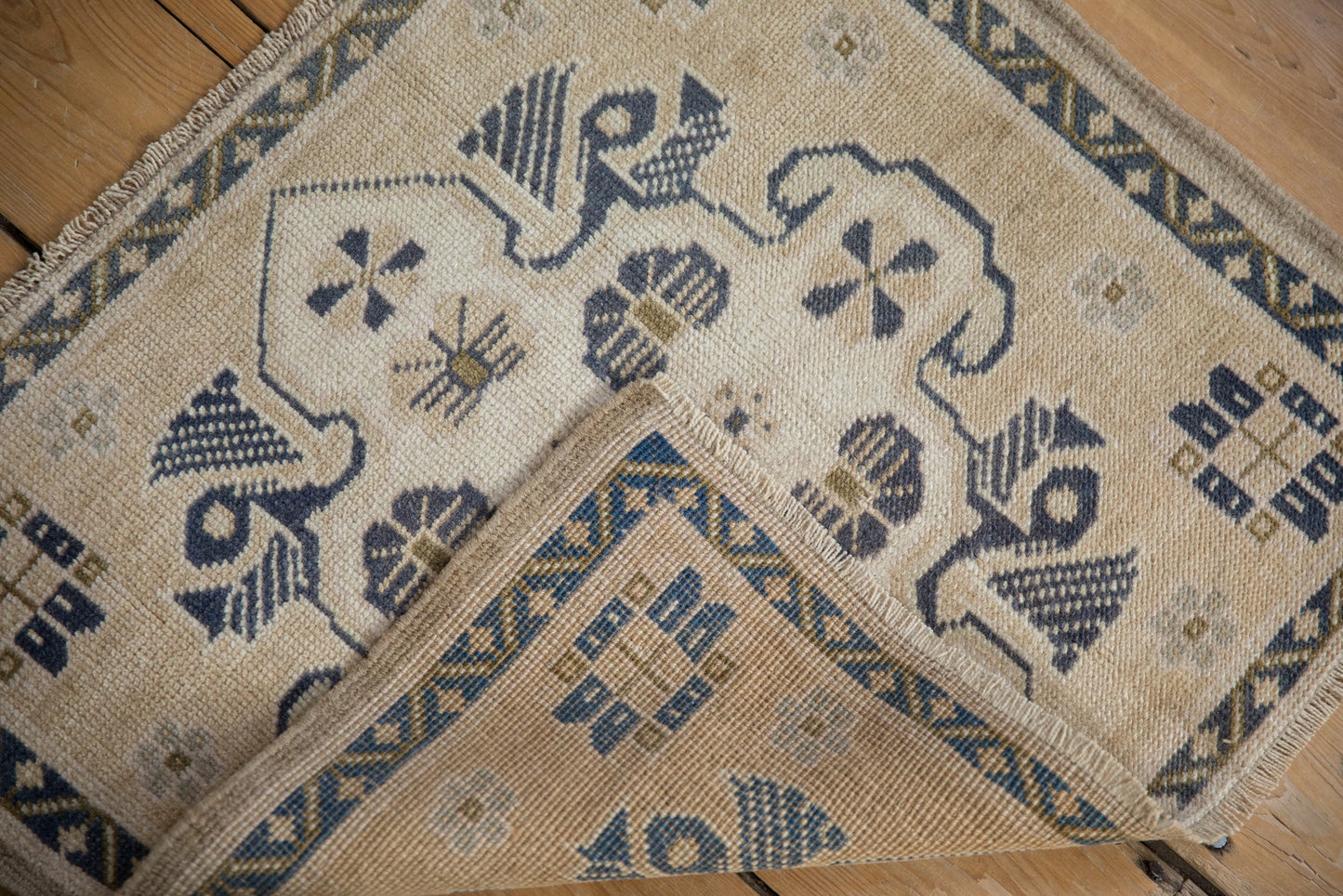 2x2.5 Vintage Distressed Oushak Square Rug Mat