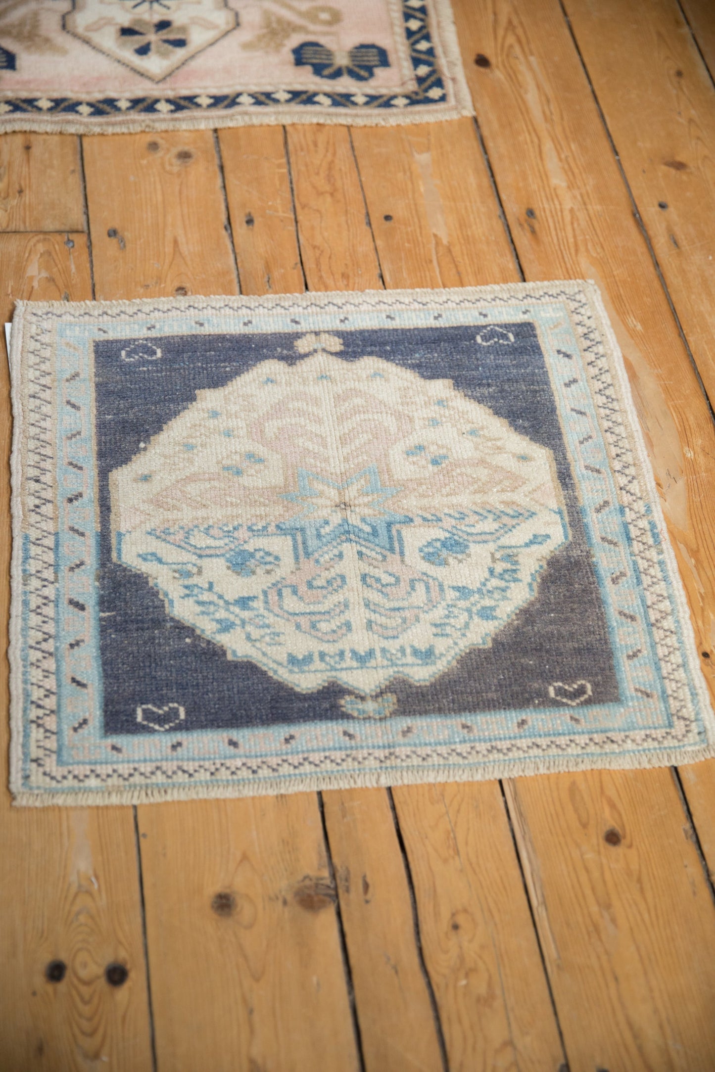 1.5x2 Vintage Distressed Oushak Square Rug Mat