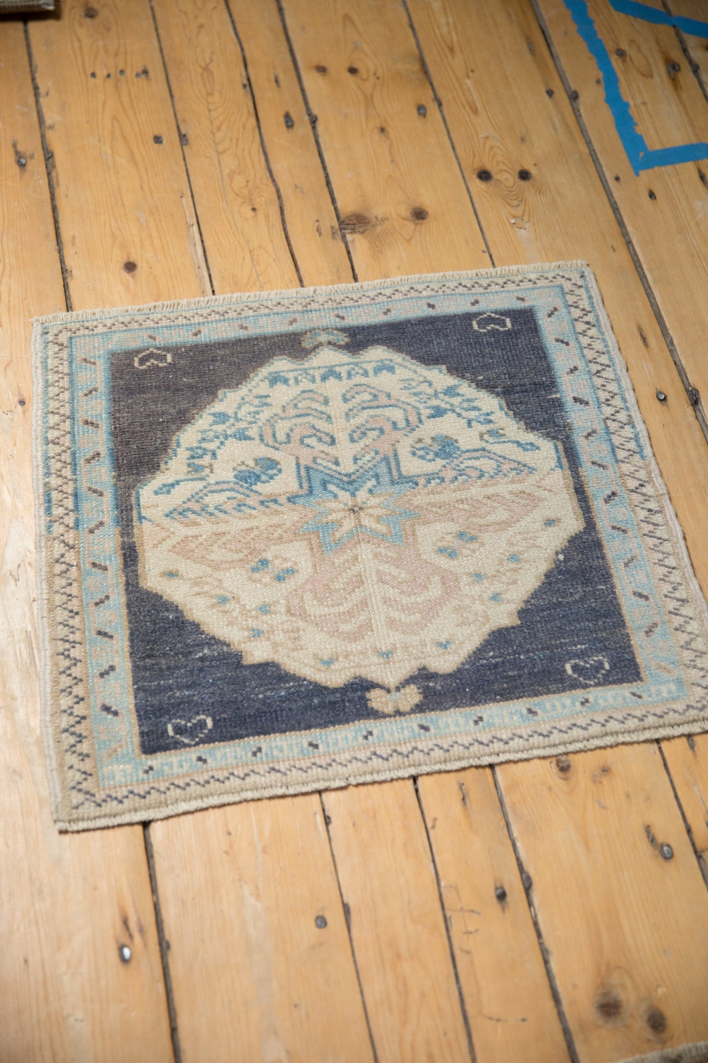 1.5x2 Vintage Distressed Oushak Square Rug Mat