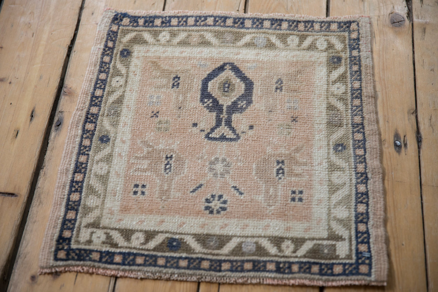 1.5x1.5 Vintage Distressed Oushak Square Rug Mat