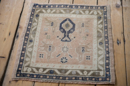 1.5x1.5 Vintage Distressed Oushak Square Rug Mat
