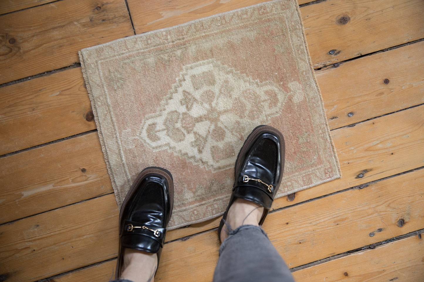 1.5x1.5 Vintage Distressed Oushak Square Rug Mat