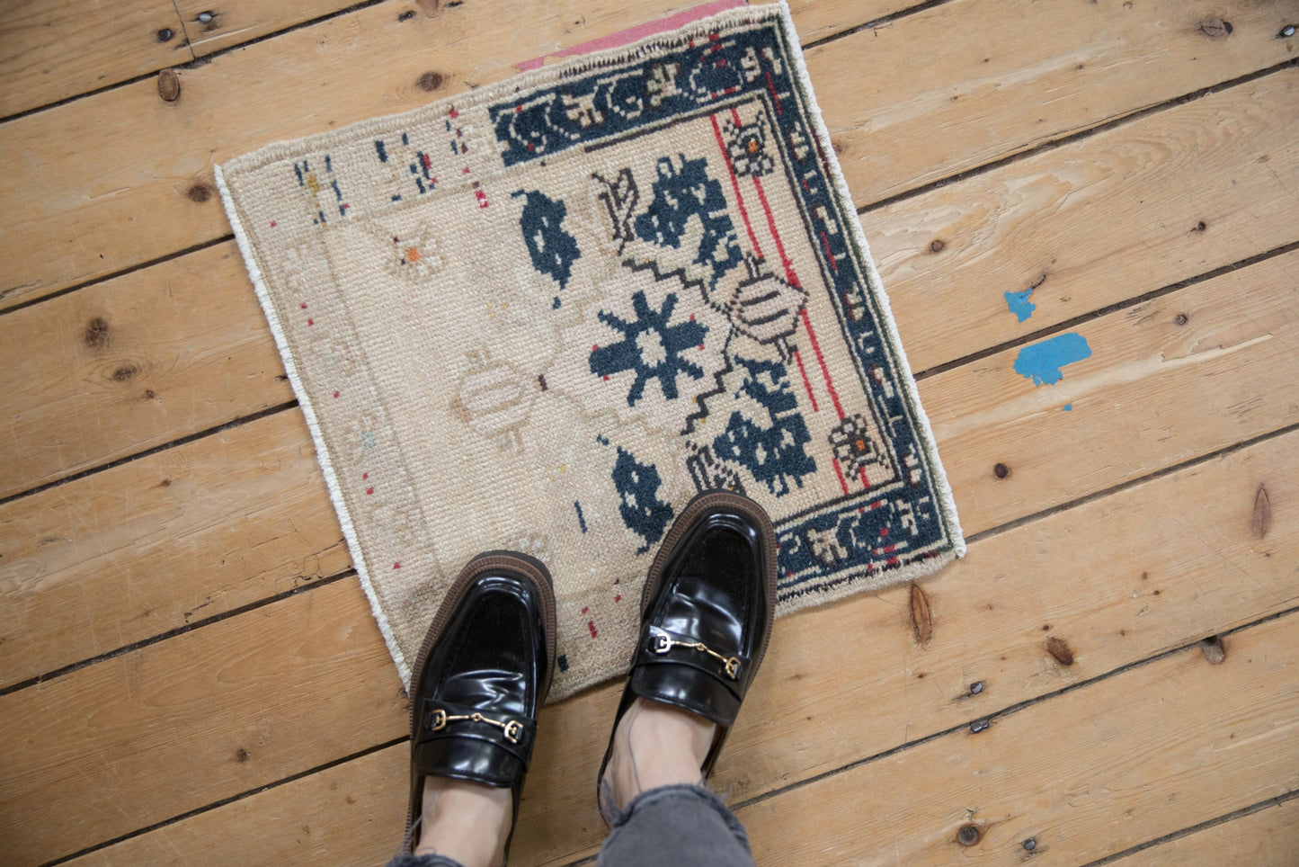 1.5x1.5 Vintage Distressed Oushak Square Rug Mat