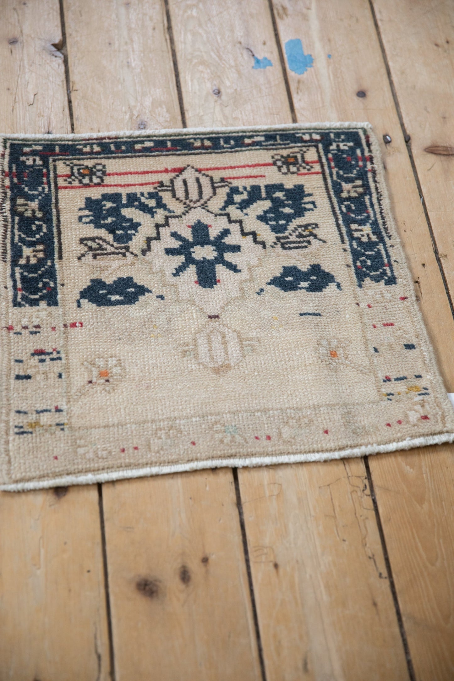 1.5x1.5 Vintage Distressed Oushak Square Rug Mat