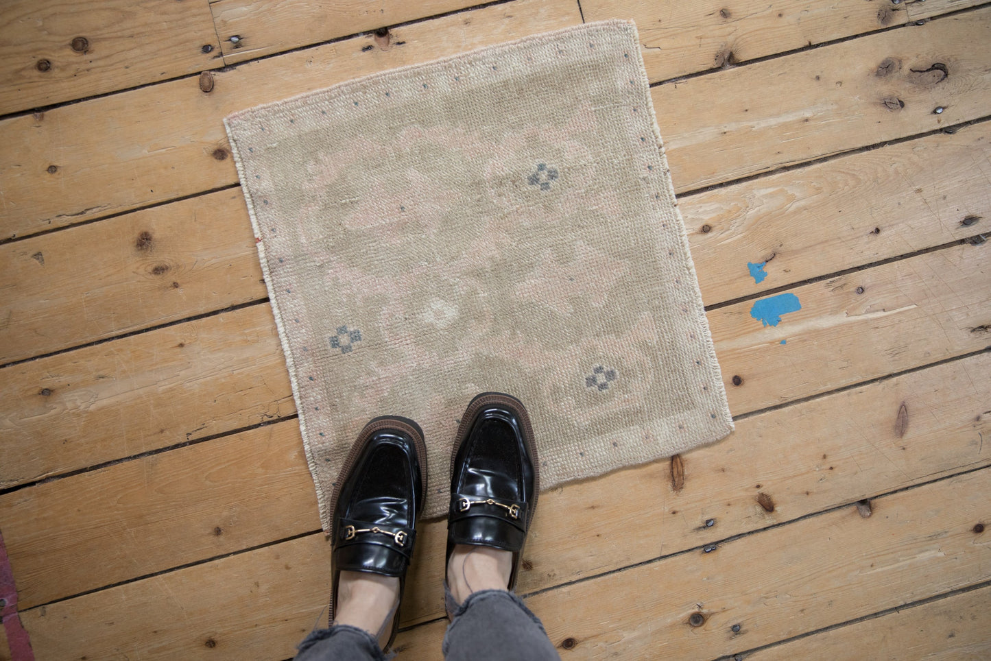 1.5x1.5 Vintage Distressed Oushak Square Rug Mat