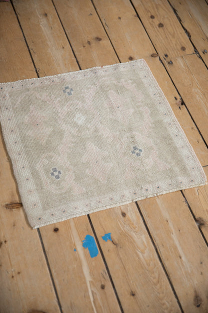 1.5x1.5 Vintage Distressed Oushak Square Rug Mat