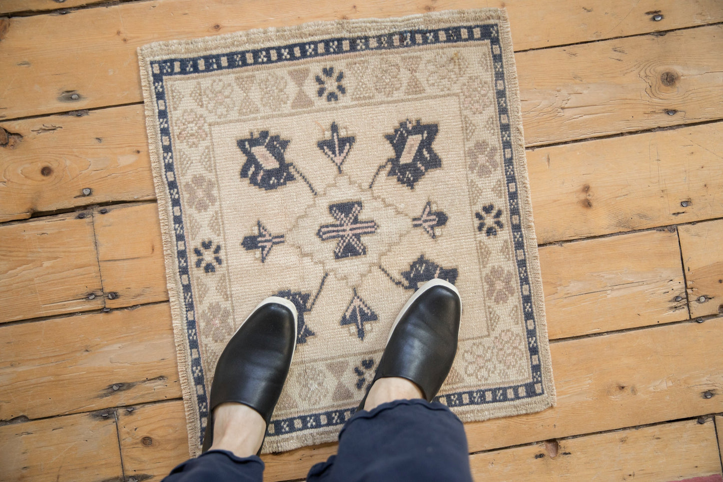 1.5x2 Vintage Distressed Oushak Square Rug Mat