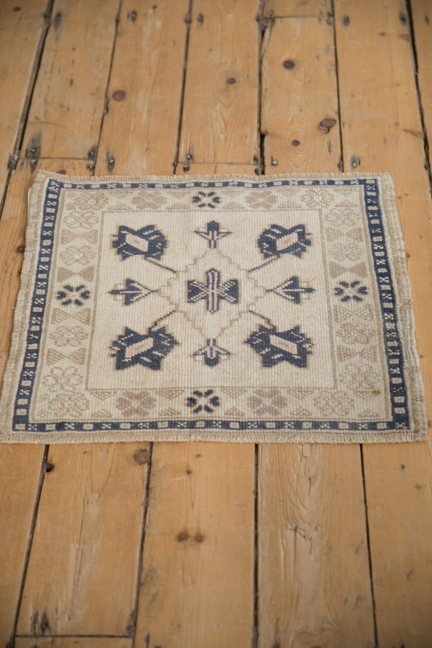 1.5x2 Vintage Distressed Oushak Square Rug Mat