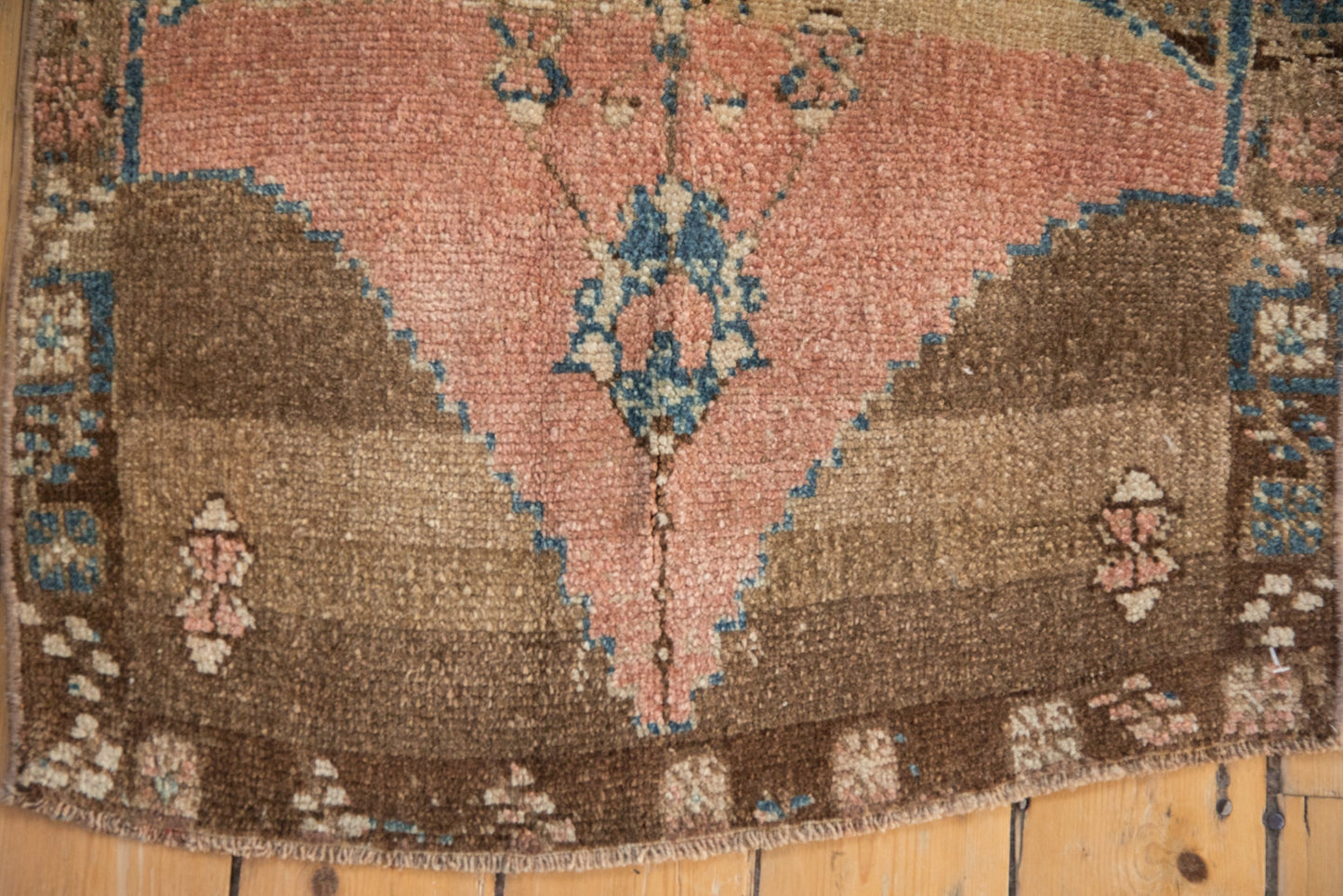 2.5x3.5 Vintage Distressed Kars Rug