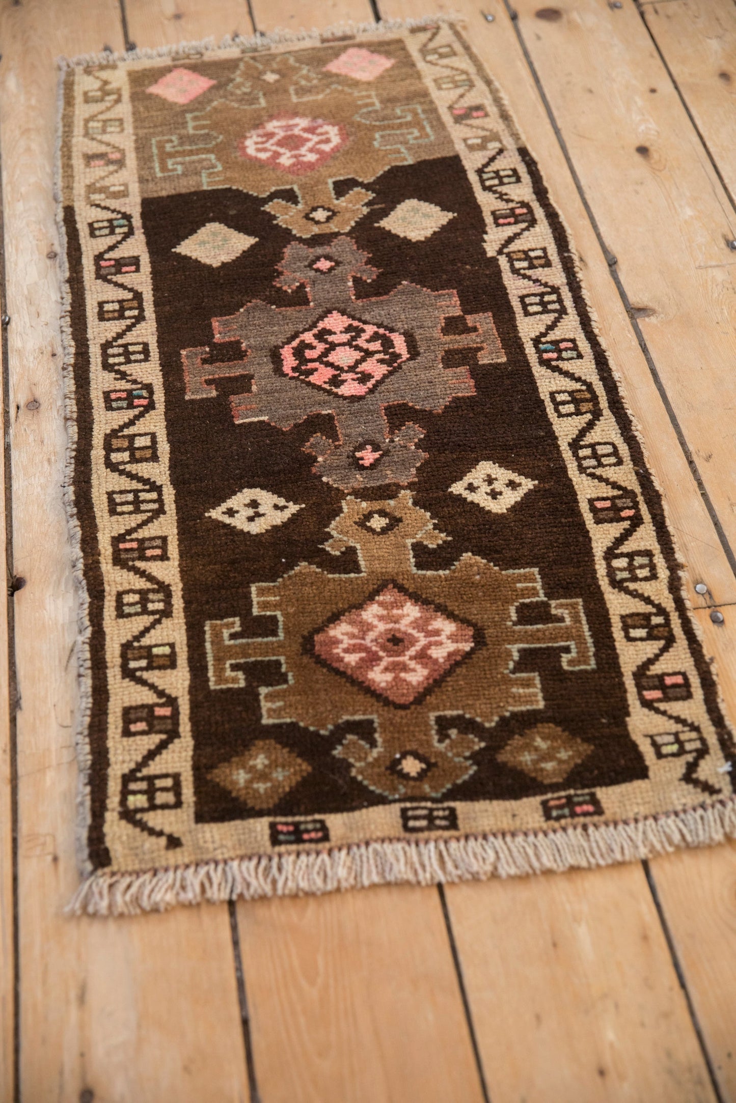 1.5x3 Vintage Distressed Kars Rug Mat