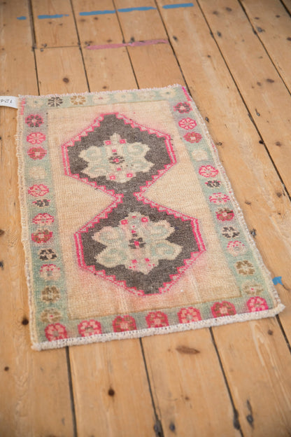 1.5x2.5 Vintage Distressed Kars Rug Mat