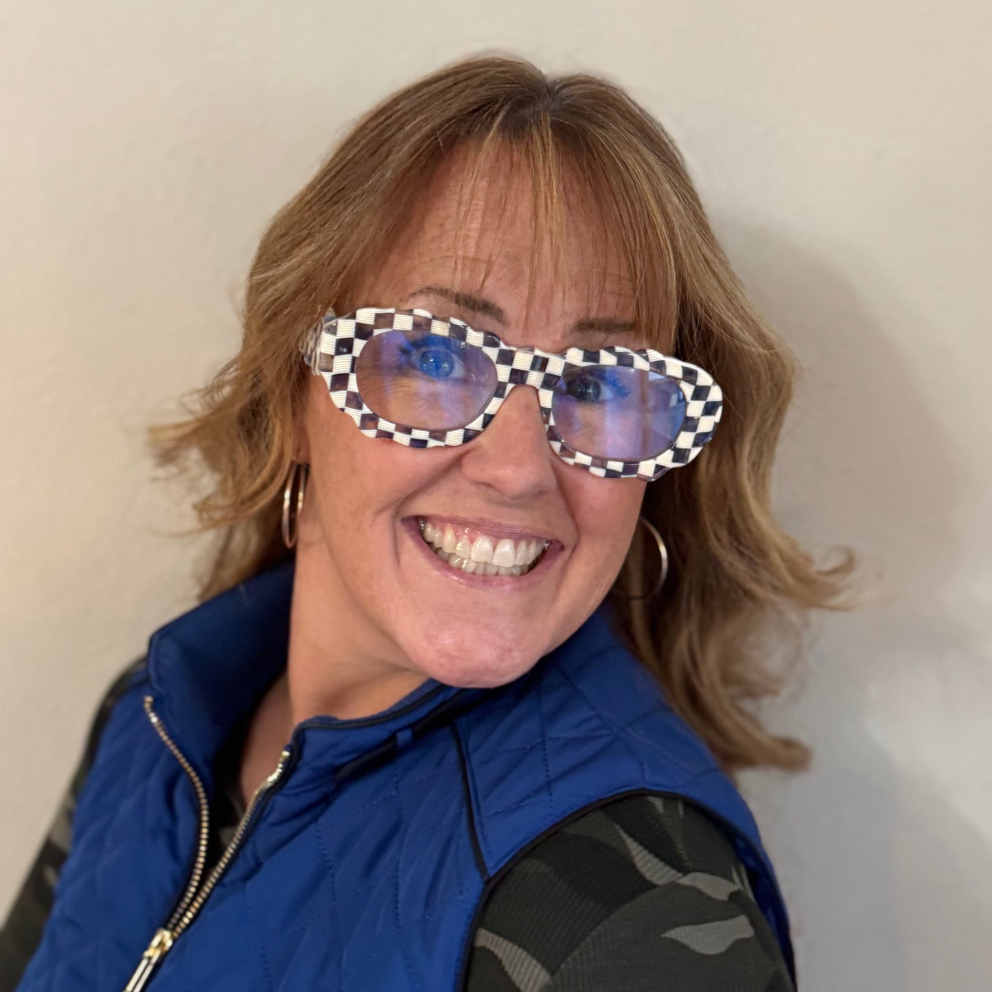 Midlifers CLOUD 9 reader in checkered