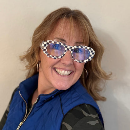 Midlifers CLOUD 9 reader in checkered