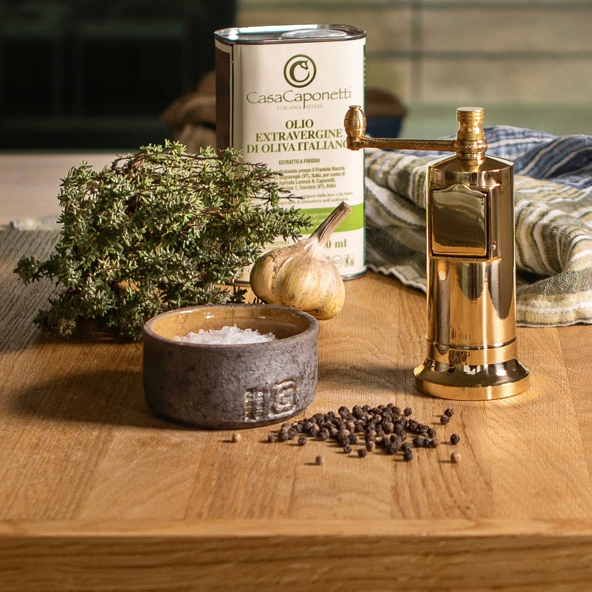 Rune-Jakobsen Design - The original 'Chefs Mate' - 5.3" brass pepper grinder