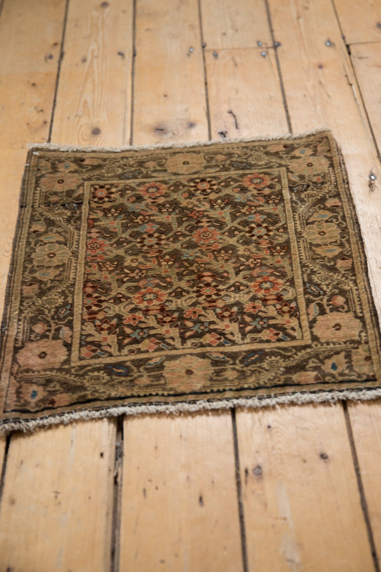 1.5x2 Vintage Fine Distressed Farahan Sarouk Square Rug Mat
