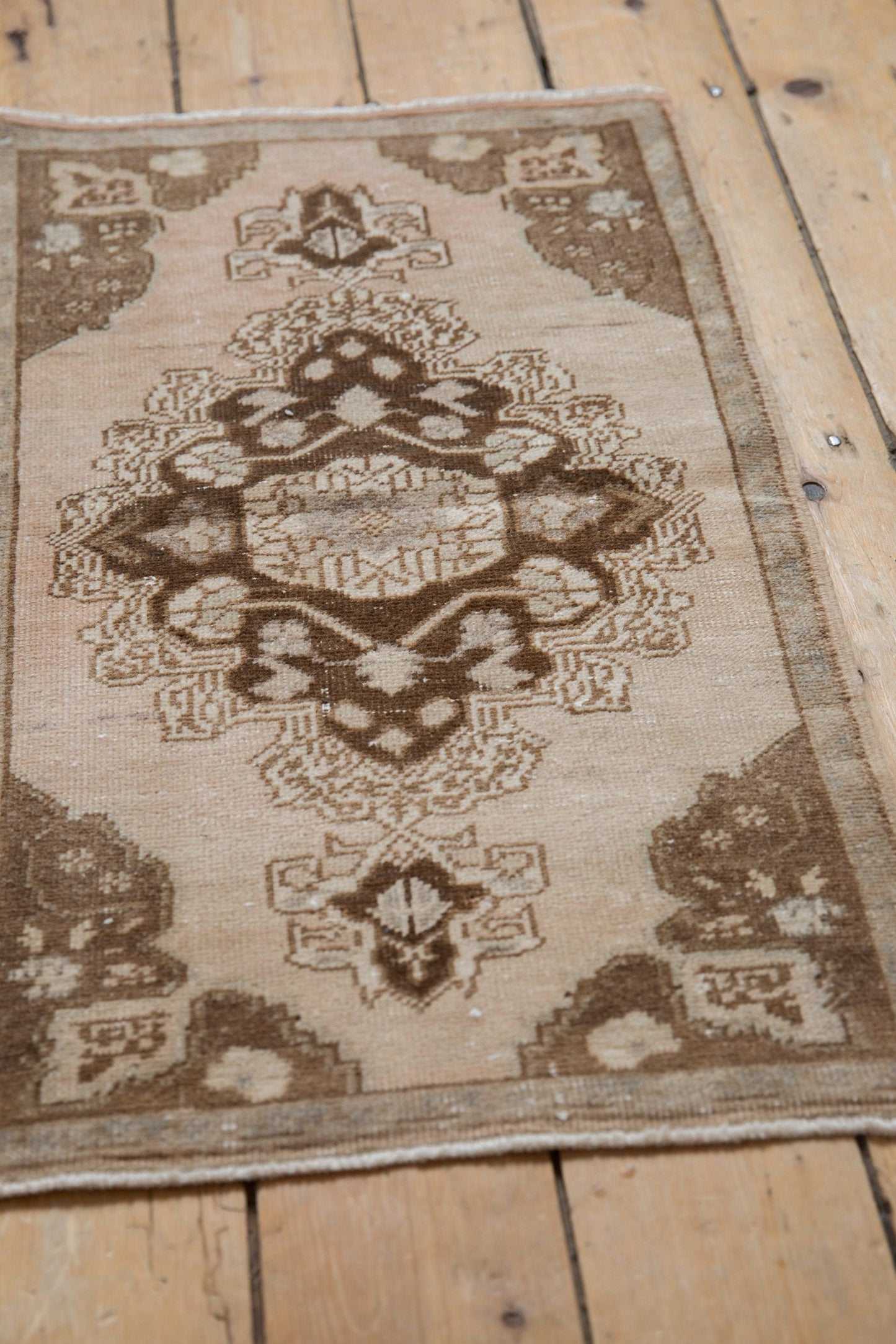 1.5x3 Vintage Distressed Oushak Rug Mat