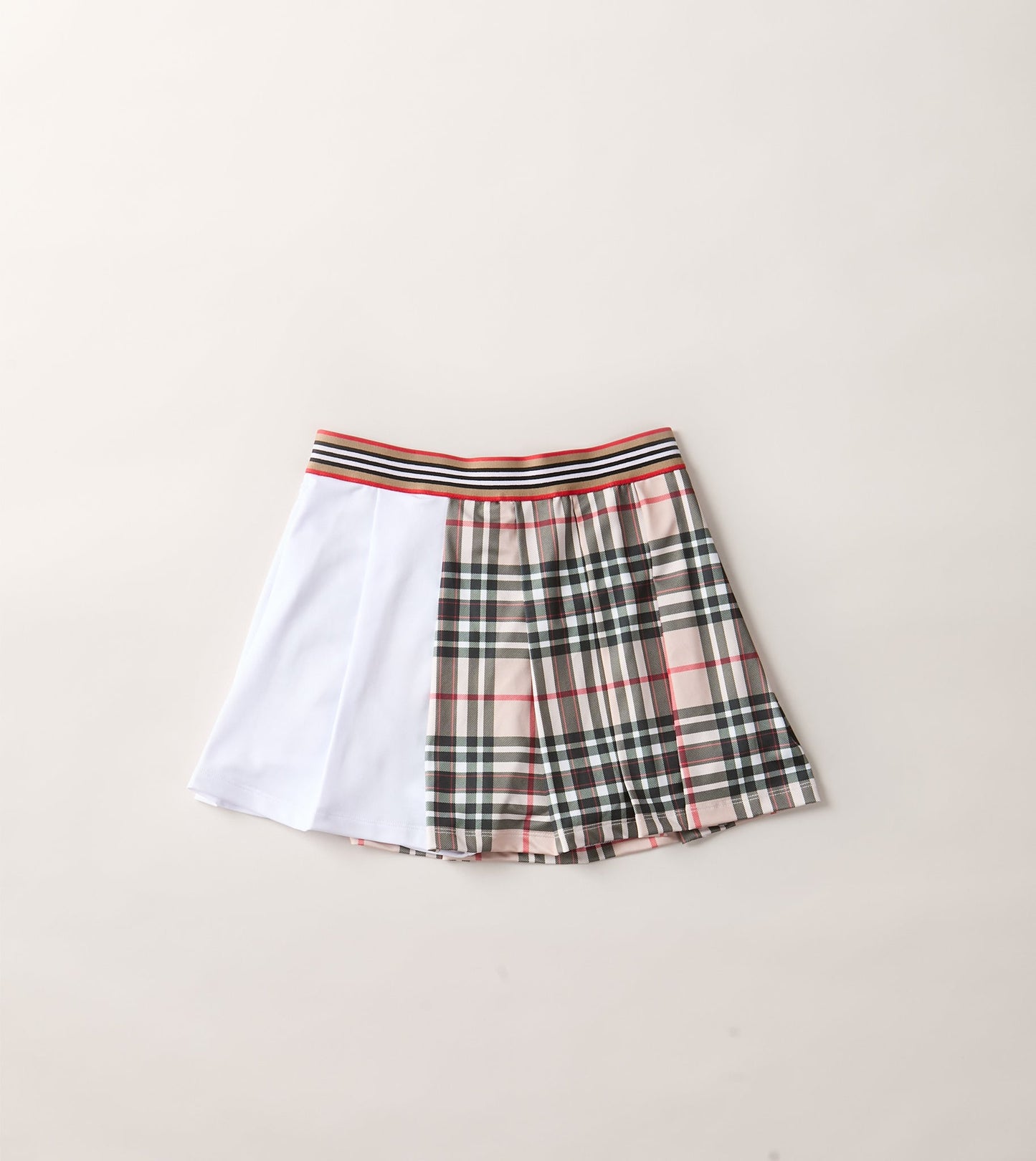 THE AGGIE BROWN PLAID SKORT— POLISHED PLAID FOR PLAY, PRACTICE, AND POST-MATCH PLANS.