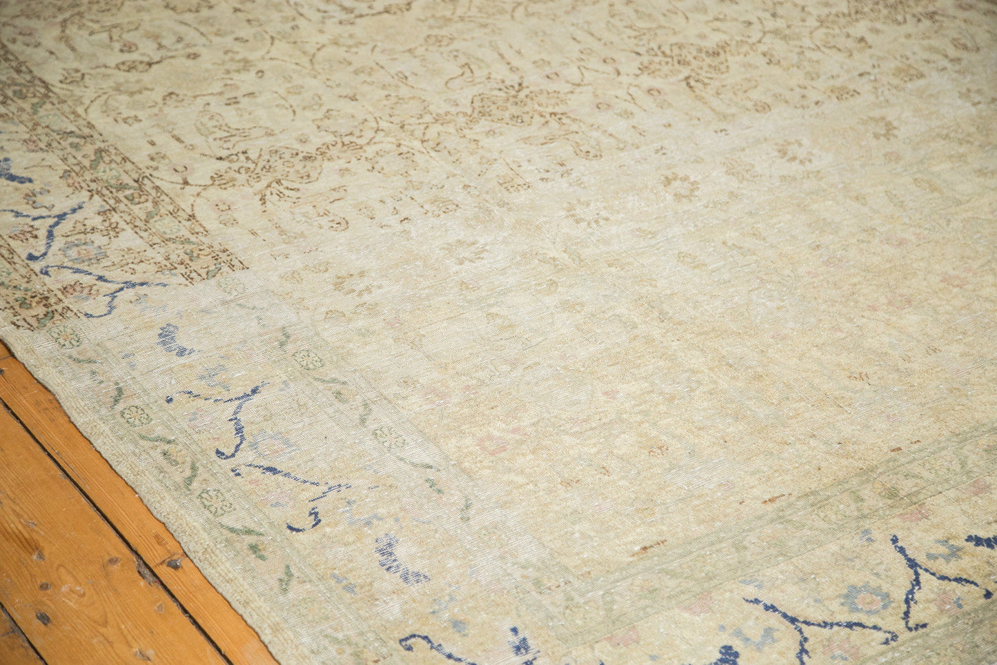 7x10 Vintage Distressed Sivas Carpet