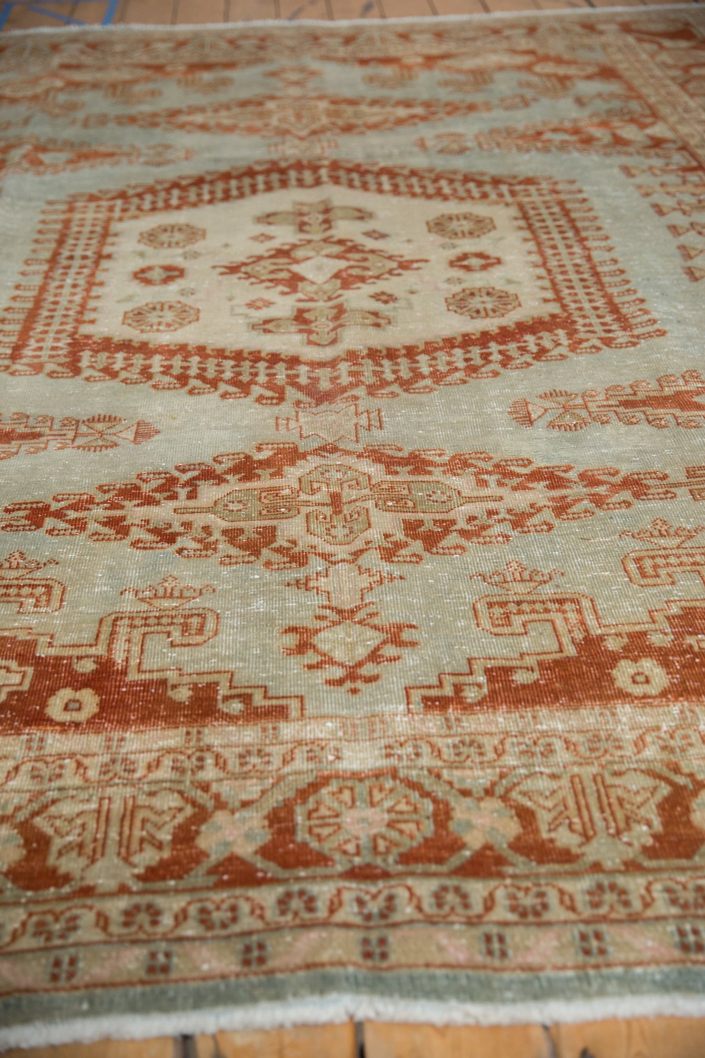 7.5x9.5 Vintage Distressed Veece Carpet