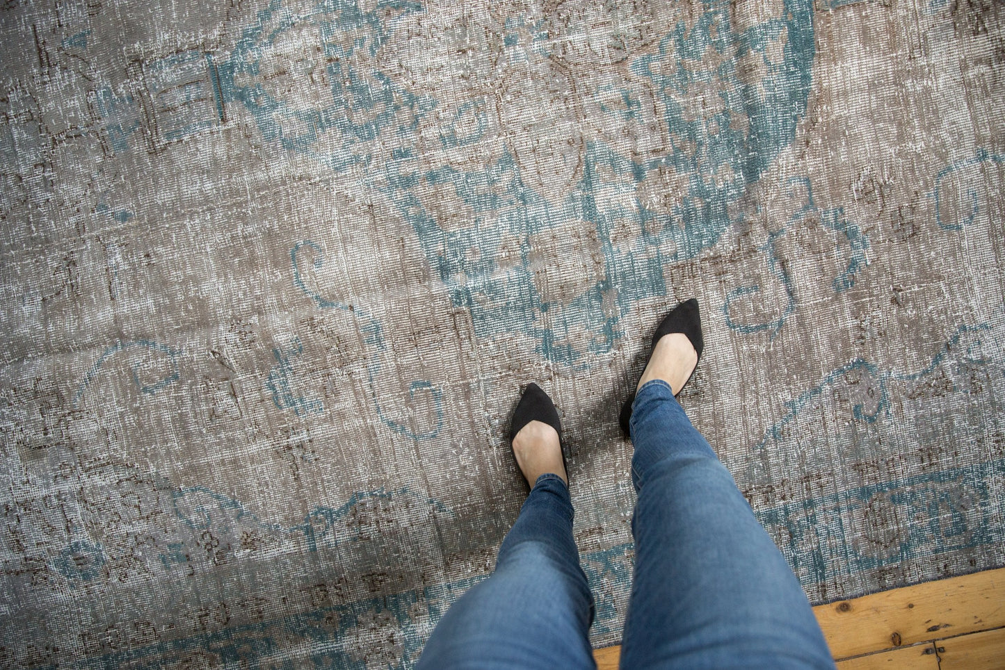 7.5x10.5 Vintage Distressed Oushak Carpet