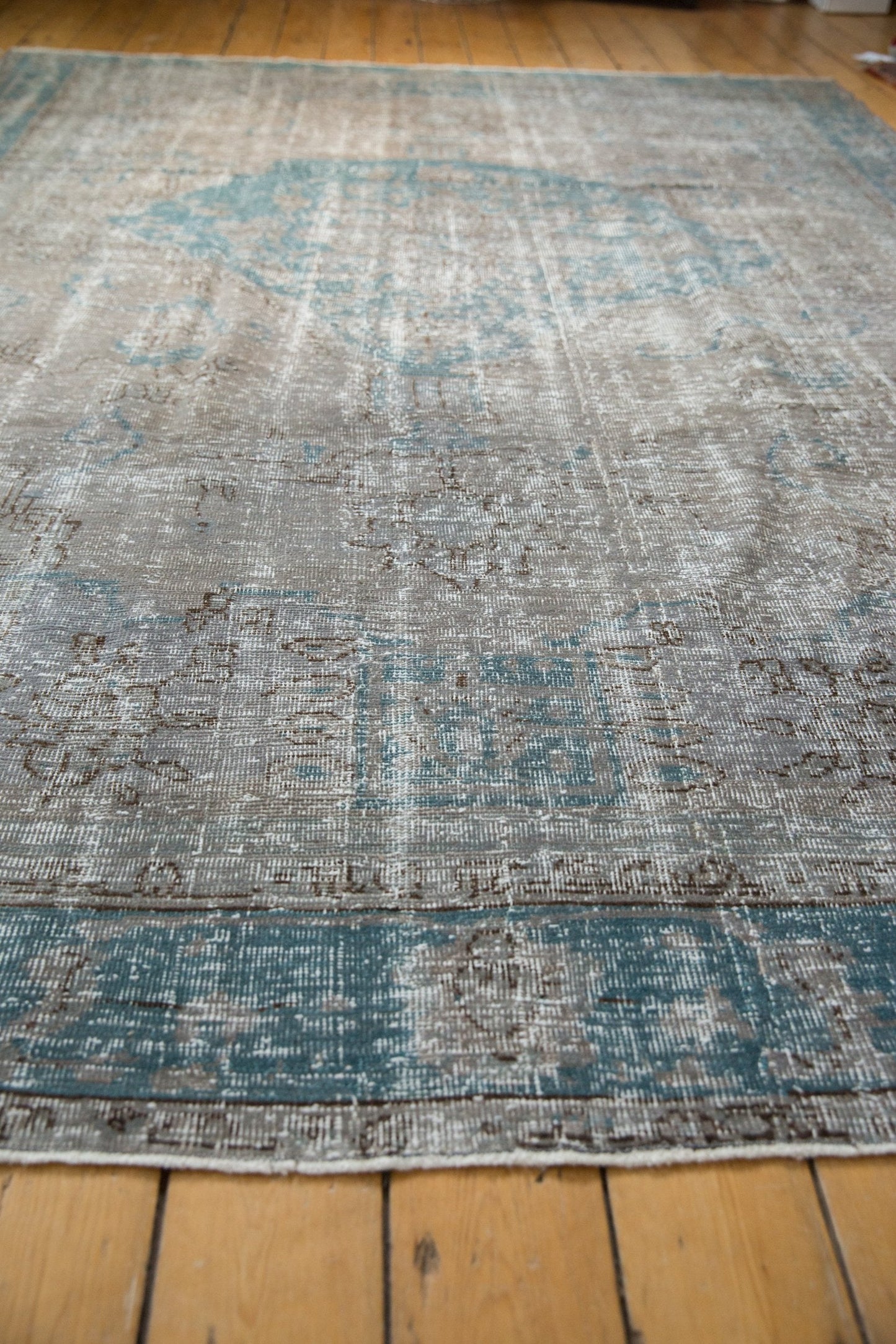 7.5x10.5 Vintage Distressed Oushak Carpet