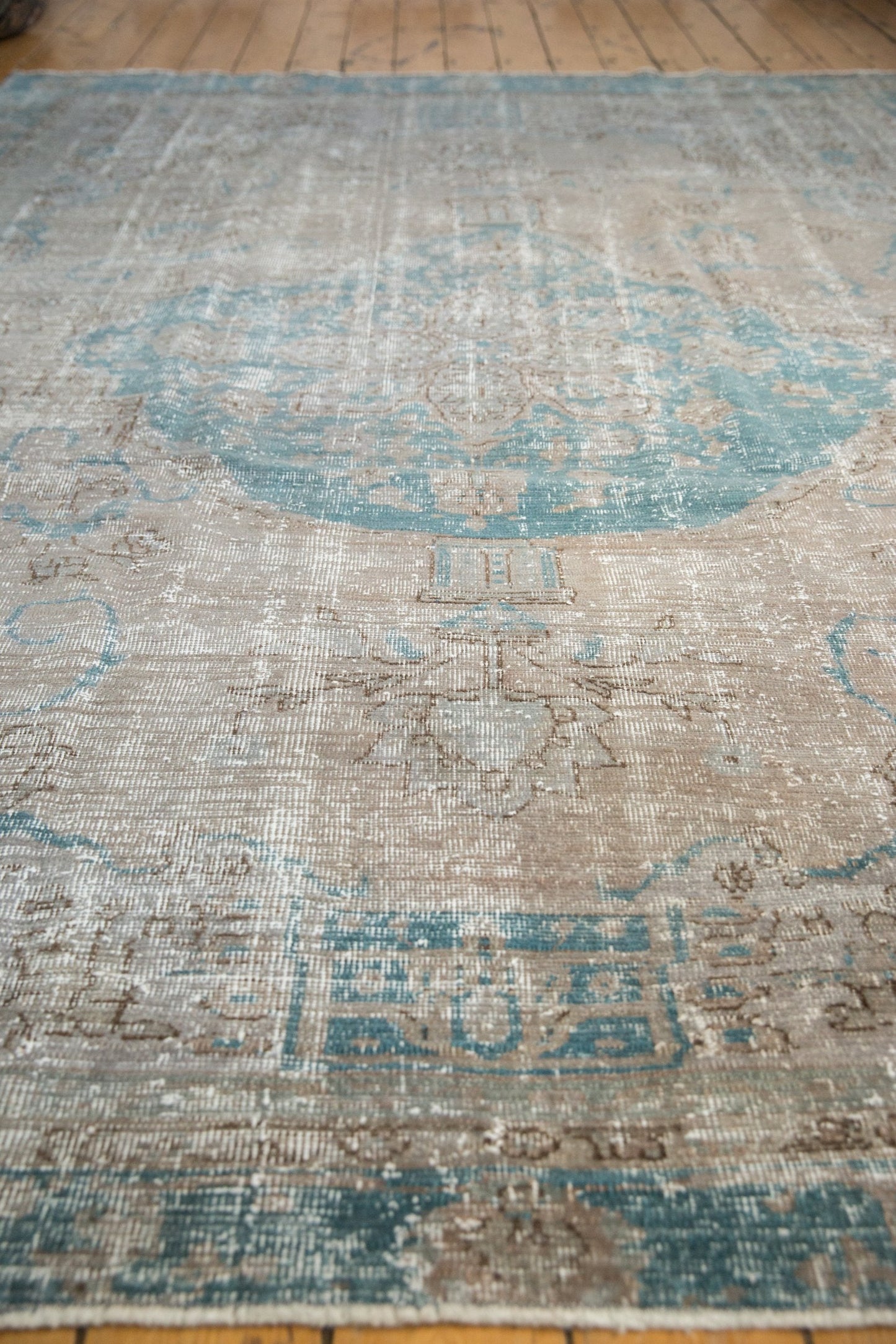 7.5x10.5 Vintage Distressed Oushak Carpet