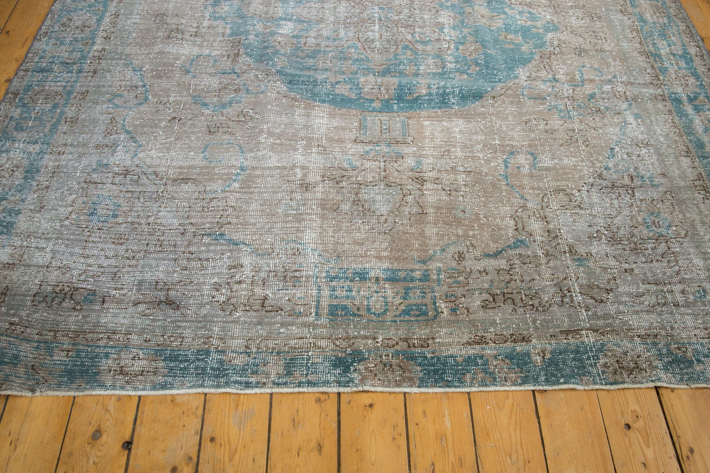7.5x10.5 Vintage Distressed Oushak Carpet