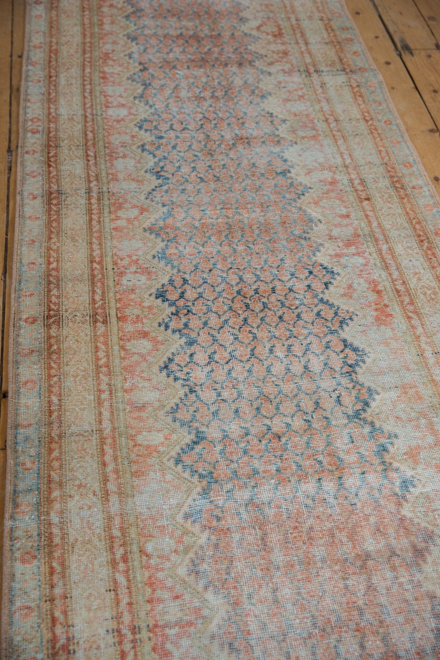 3.5x13.5 Vintage Fine Distressed Mahal Rug Runner