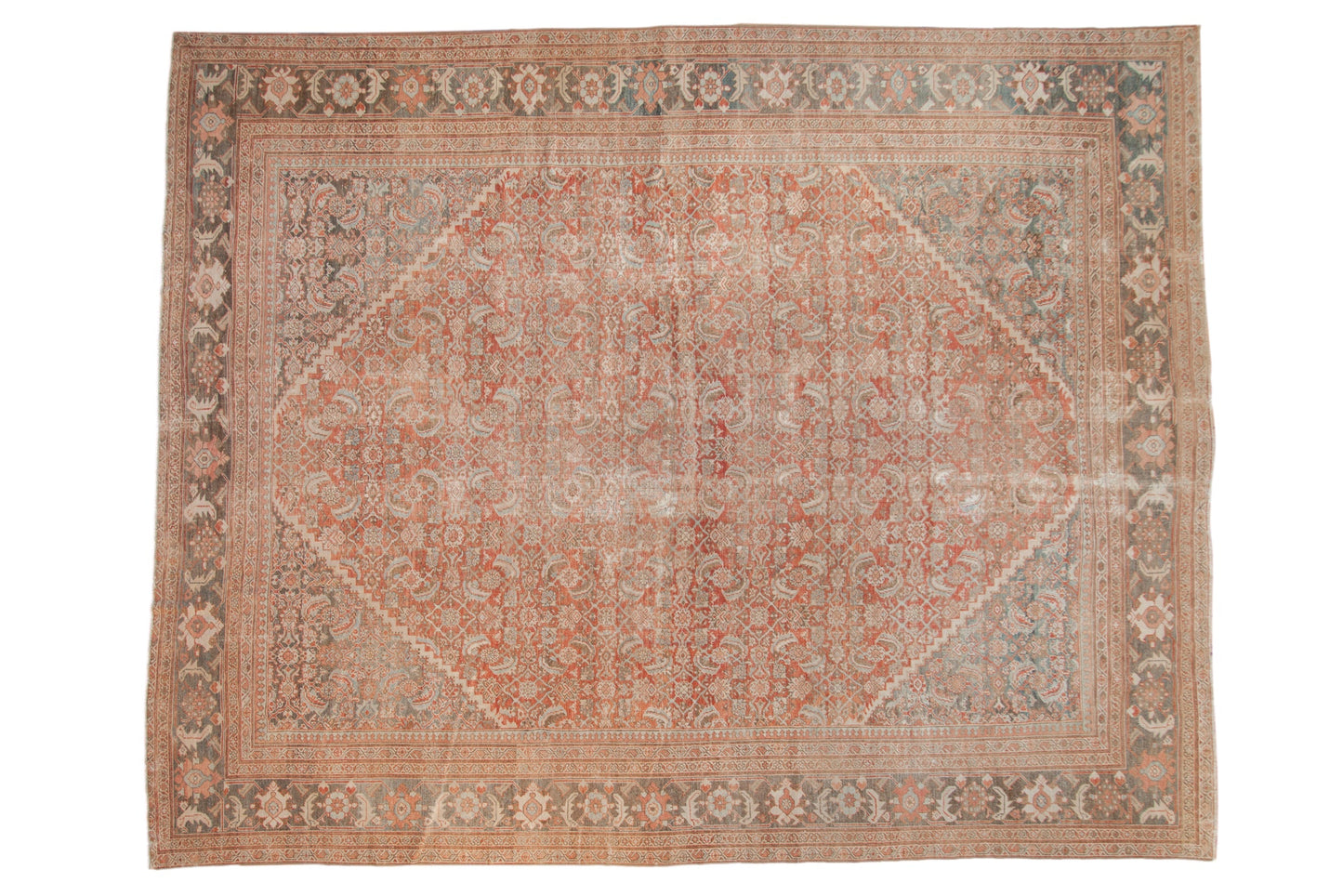10.5x13 Vintage Distressed Mahal Carpet
