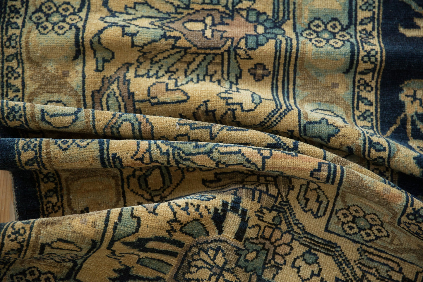 10.5x16.5 Vintage Distressed Tea Washed Lilihan Carpet