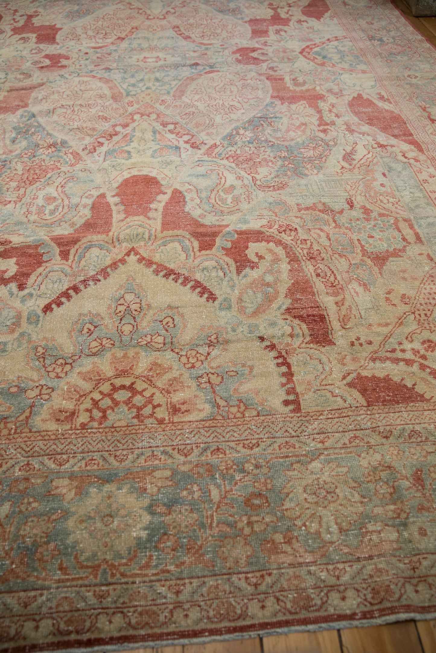10.5x17.5 Vintage Distressed Mahal Carpet