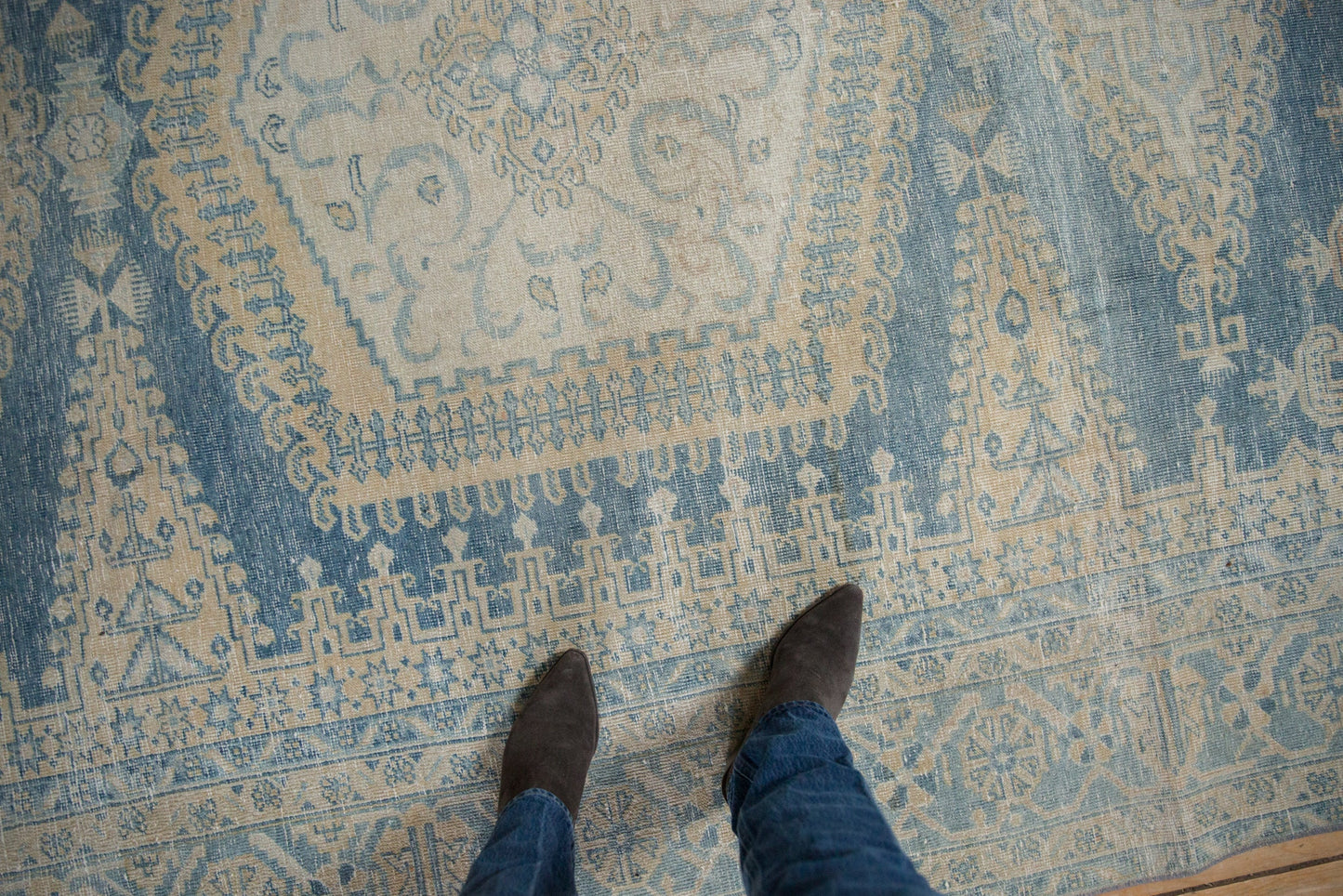 7x10 Vintage Distressed Veece Carpet