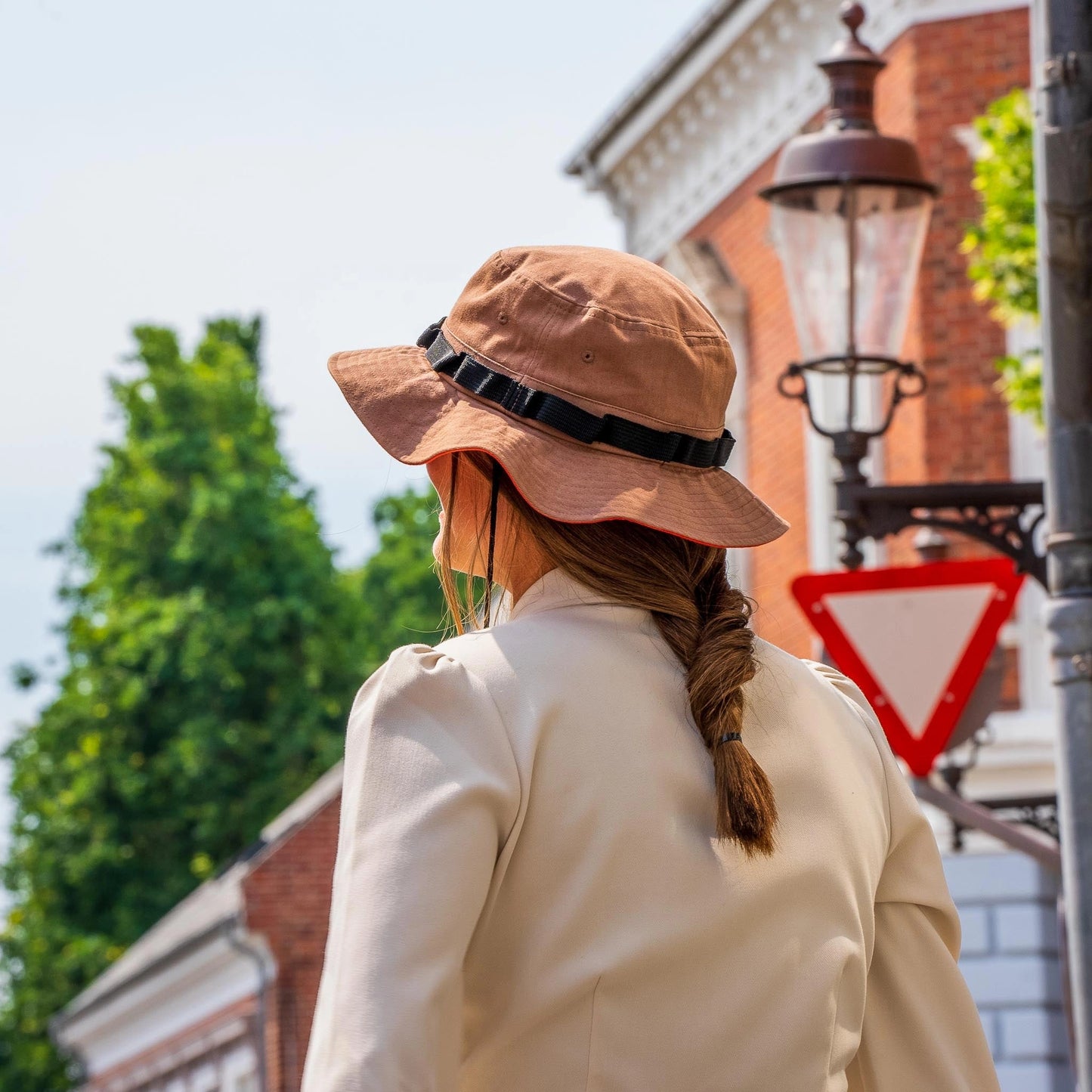 Safari Hat - Earth Brown X Coral Red