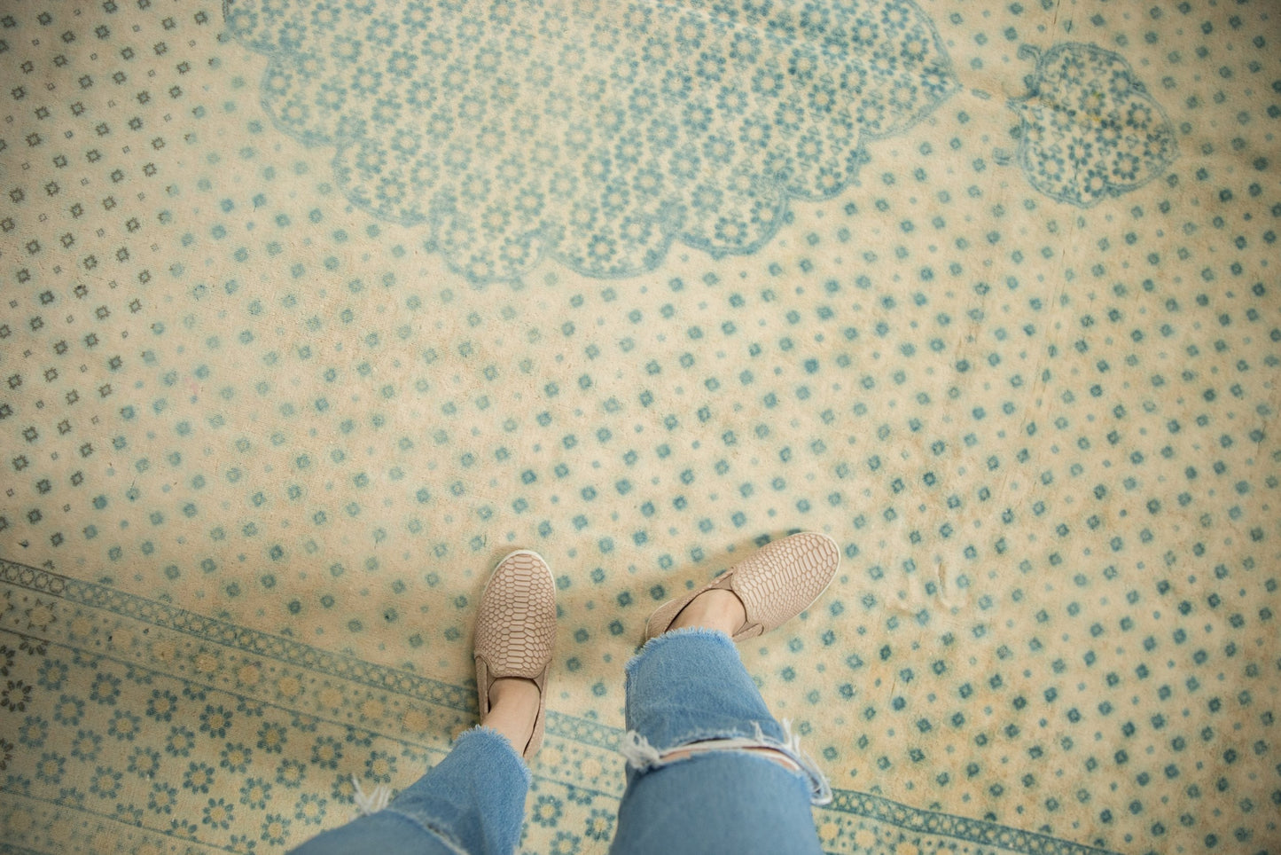 9x11.5 Vintage Distressed Bulgarian Tabriz Design Carpet