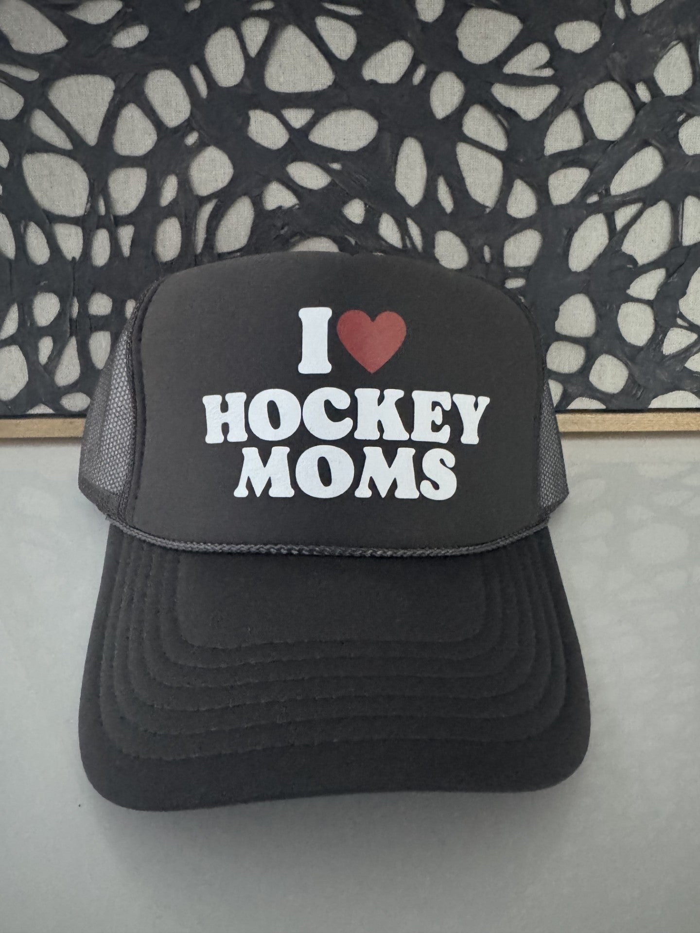 I love Hockey Moms - Charcoal Trucker